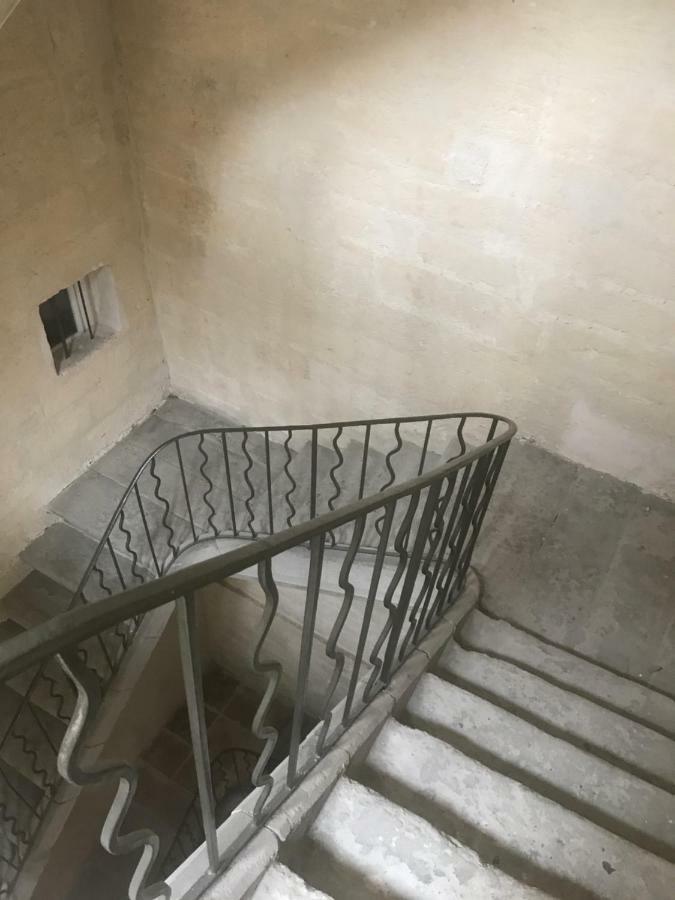 Les Coulisses De L'Horloge - Wifi - 50 M Palais Des Papes Apartment Avignon Bagian luar foto